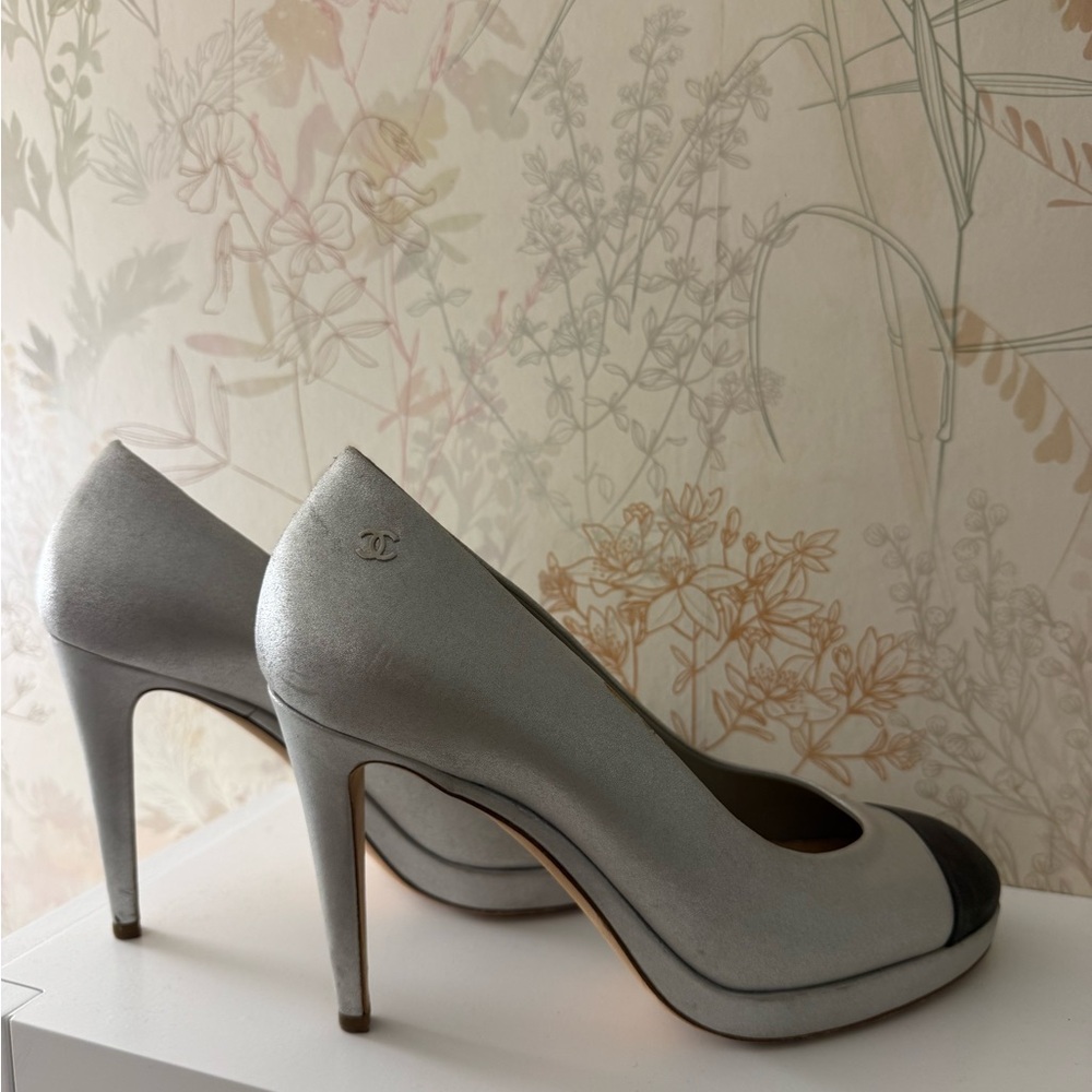 Classic Chanel Heels with CC logo - Black Toe Cap
